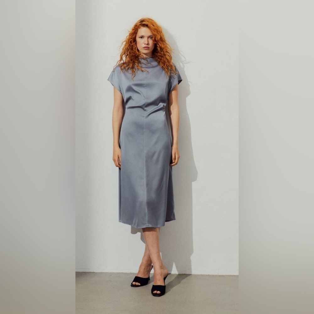 H&M Gray Tapered Waist Dress
